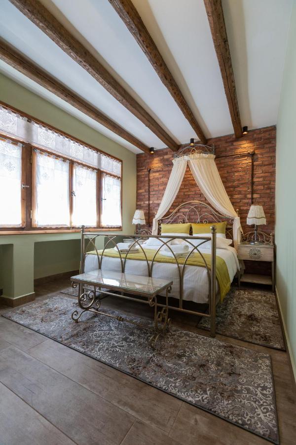Maria'S Boutique Rooms Corinth Exterior photo